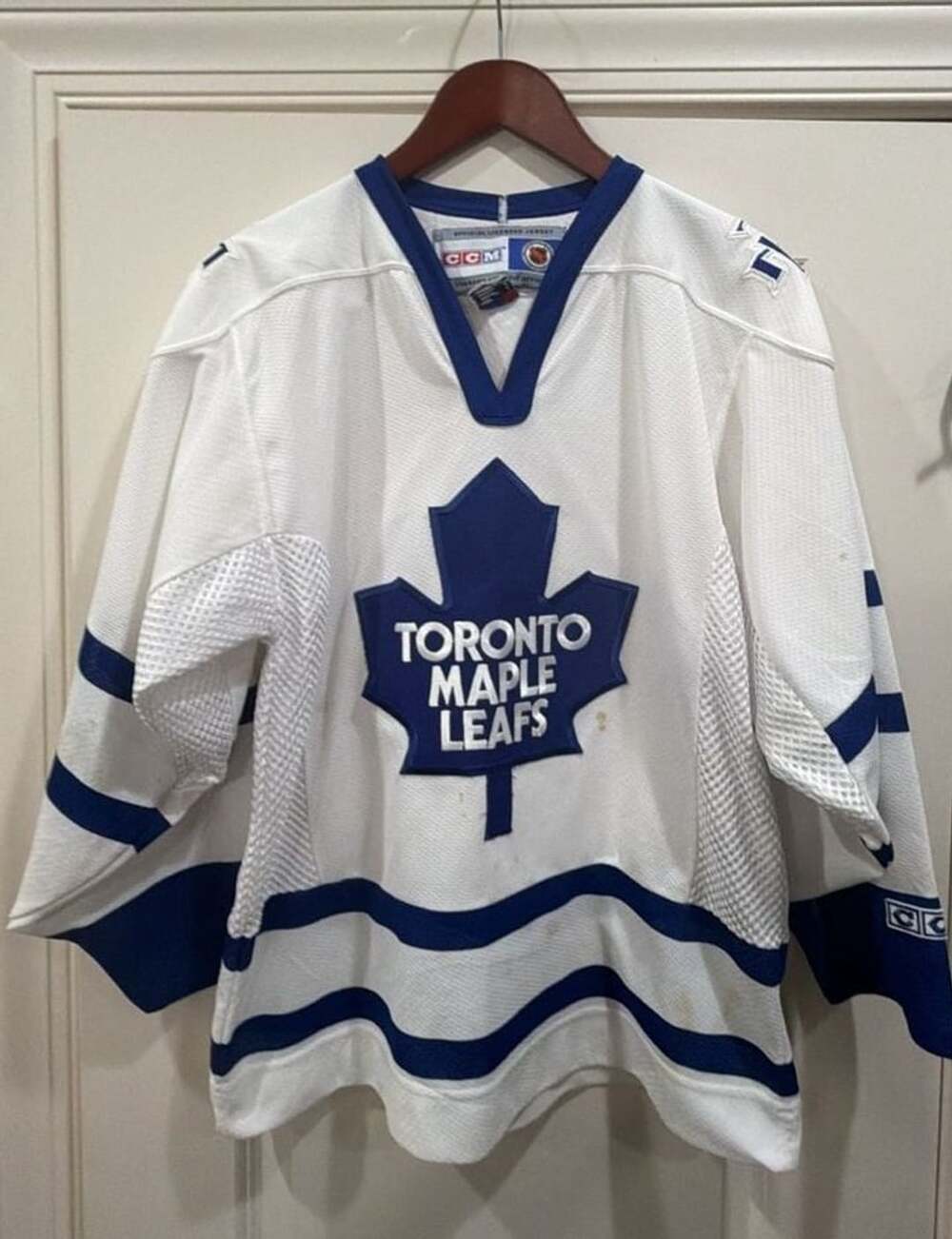 CCM Toronto Maple Leafs Hockey Jersey Size S White NHL